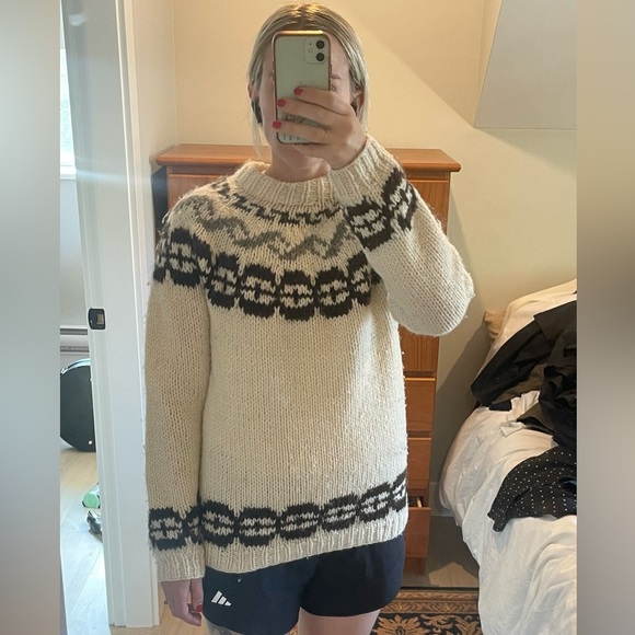 Icelandic Wool Fisherman Sweater - Picture 3 of 4